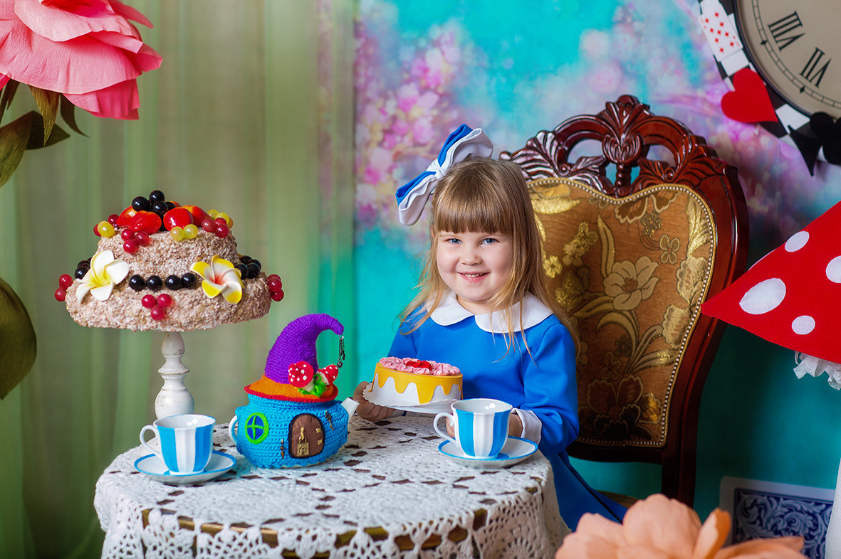 Детская тематическая костюмированная фотосессия, Алиса в стране чудес.