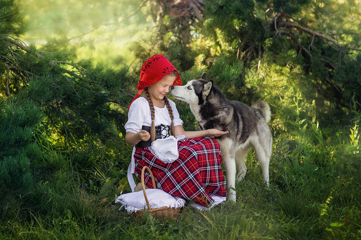 Детская тематическая костюмированная фотосессия, красная шапочка.