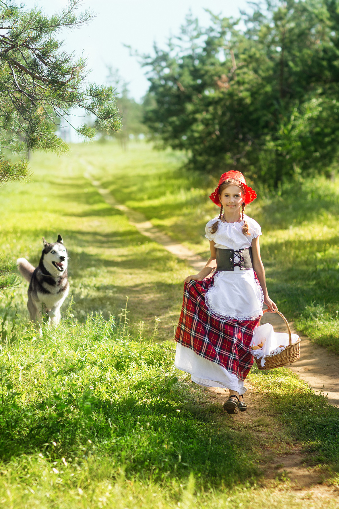 Детская тематическая костюмированная фотосессия, красная шапочка.