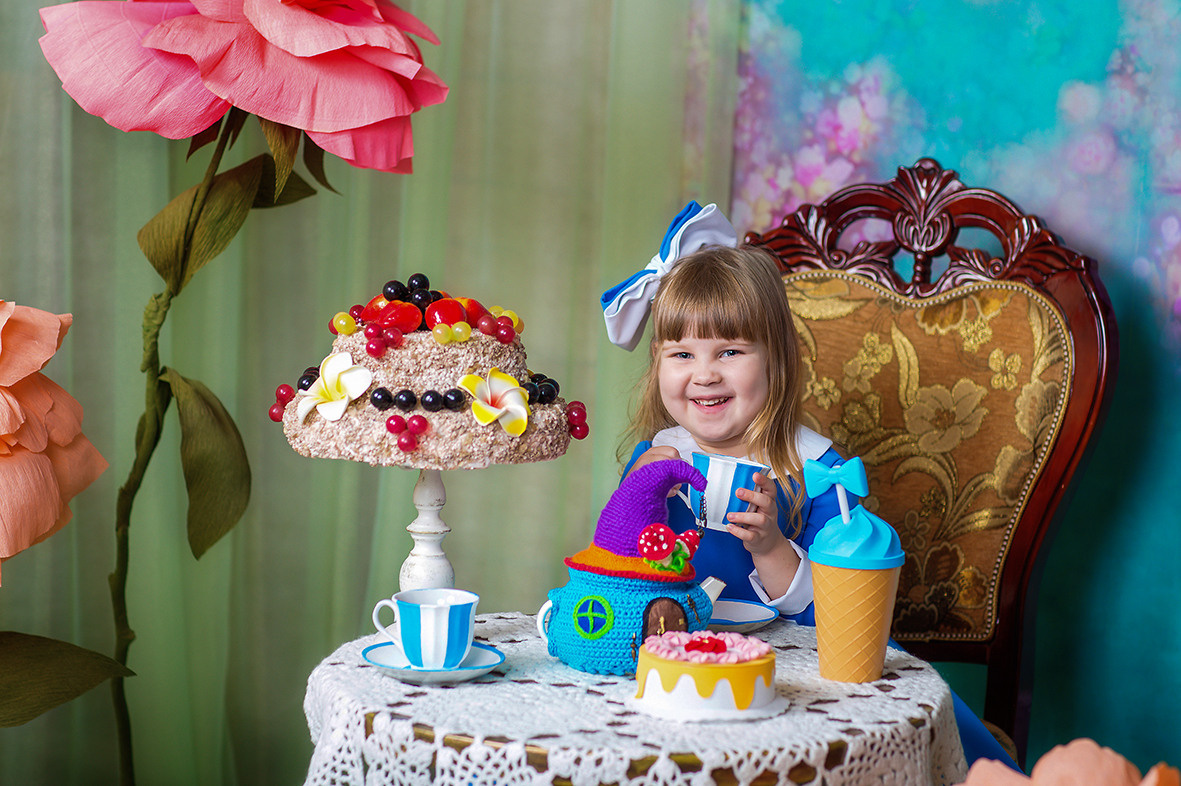 Детская тематическая костюмированная фотосессия, Алиса в стране чудес.