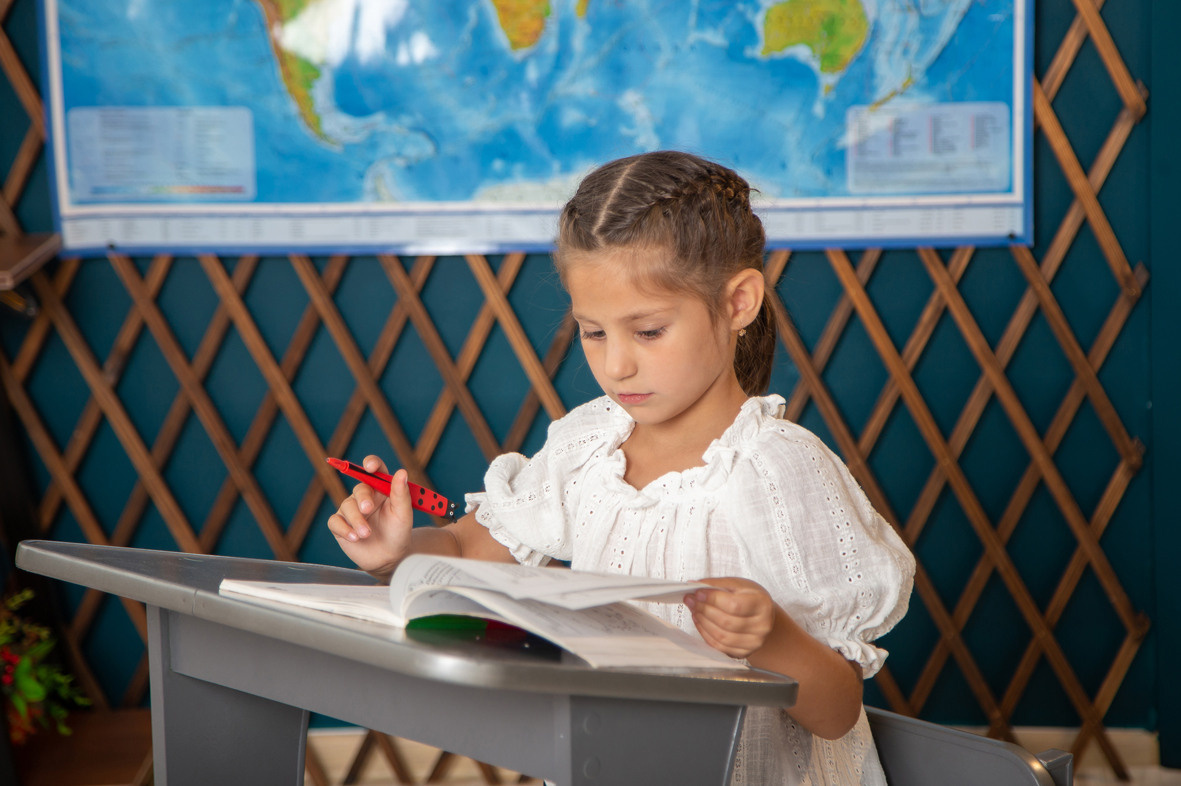 Фотосессии в студии для первоклашек и школьников. Фотограф Наталья Наконечная. Фотостудия «Ай-Би-эН»