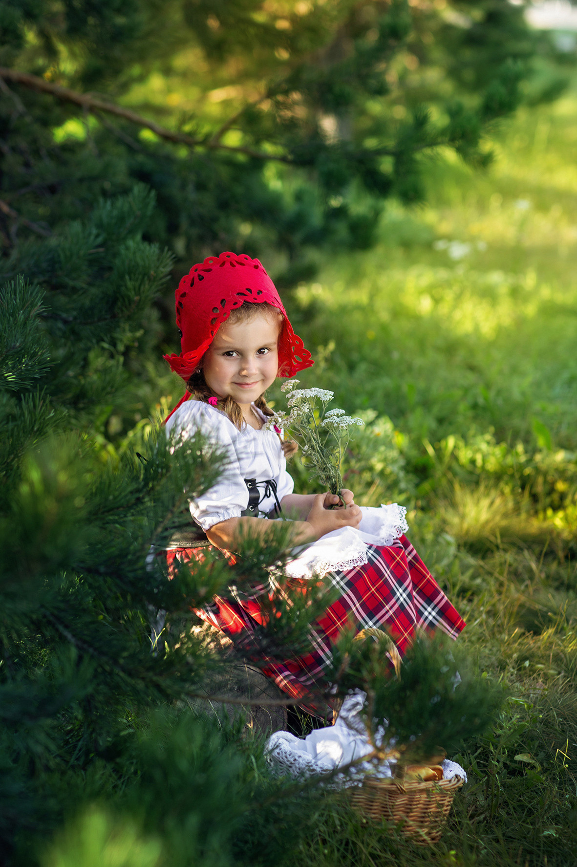 Детская тематическая костюмированная фотосессия, красная шапочка.