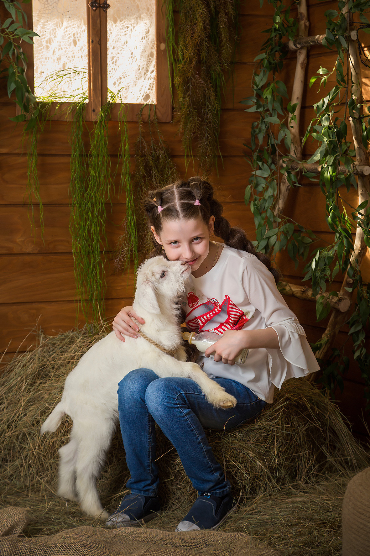 Детская тематическая фотосессия с животными, фотосессия с козлятами.