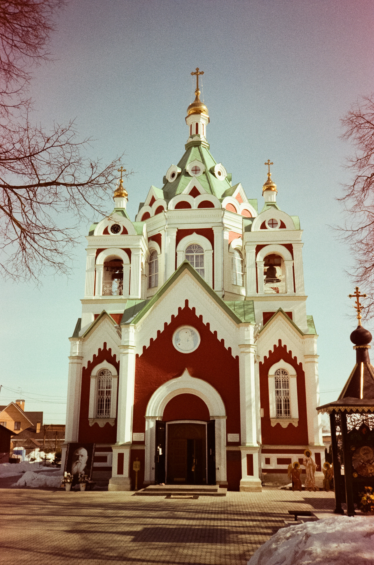 Kodak Gold 200 at ISO 100 / Fuji DL300