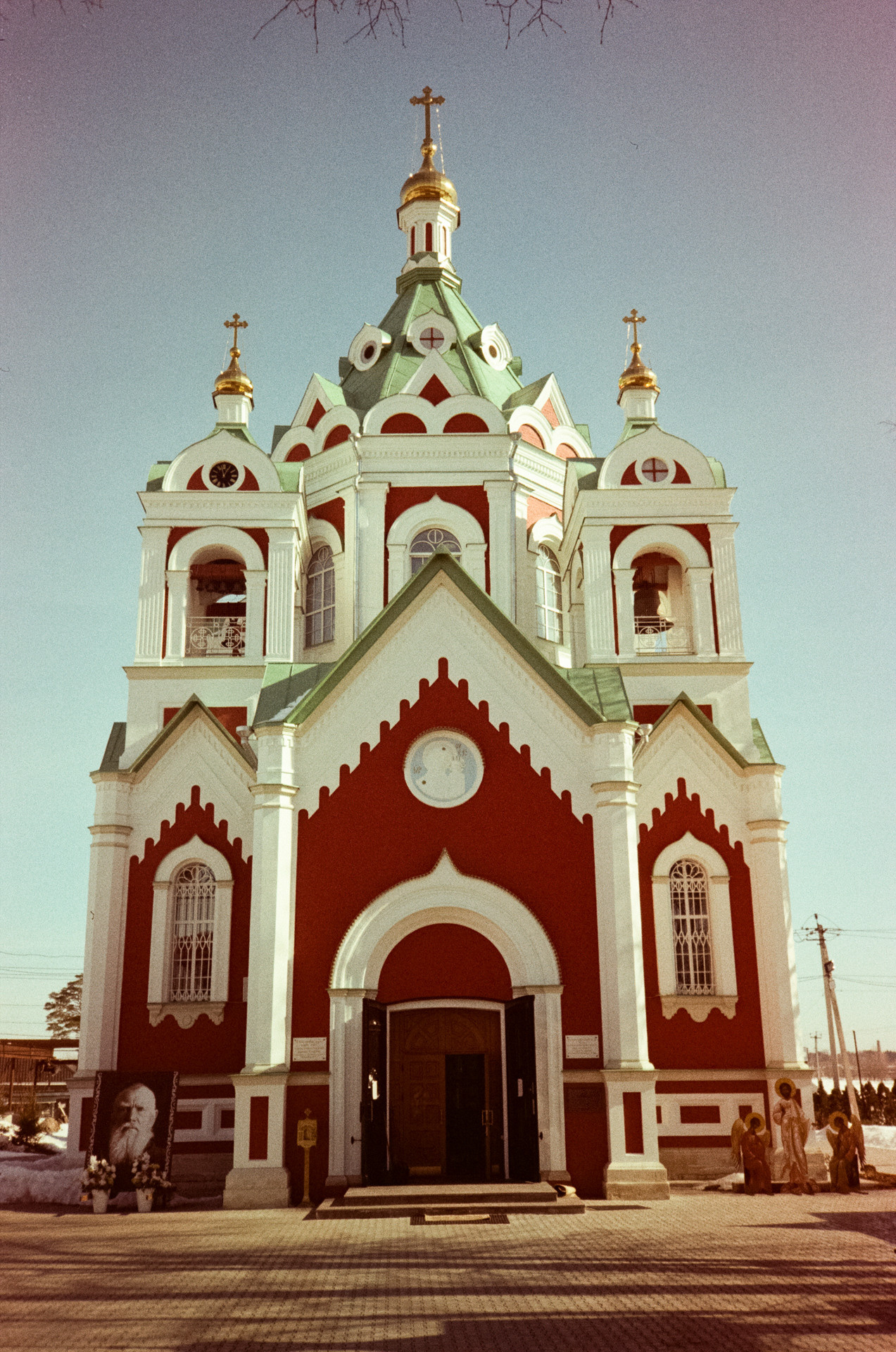 Kodak Gold 200 at ISO 100 / Fuji DL300