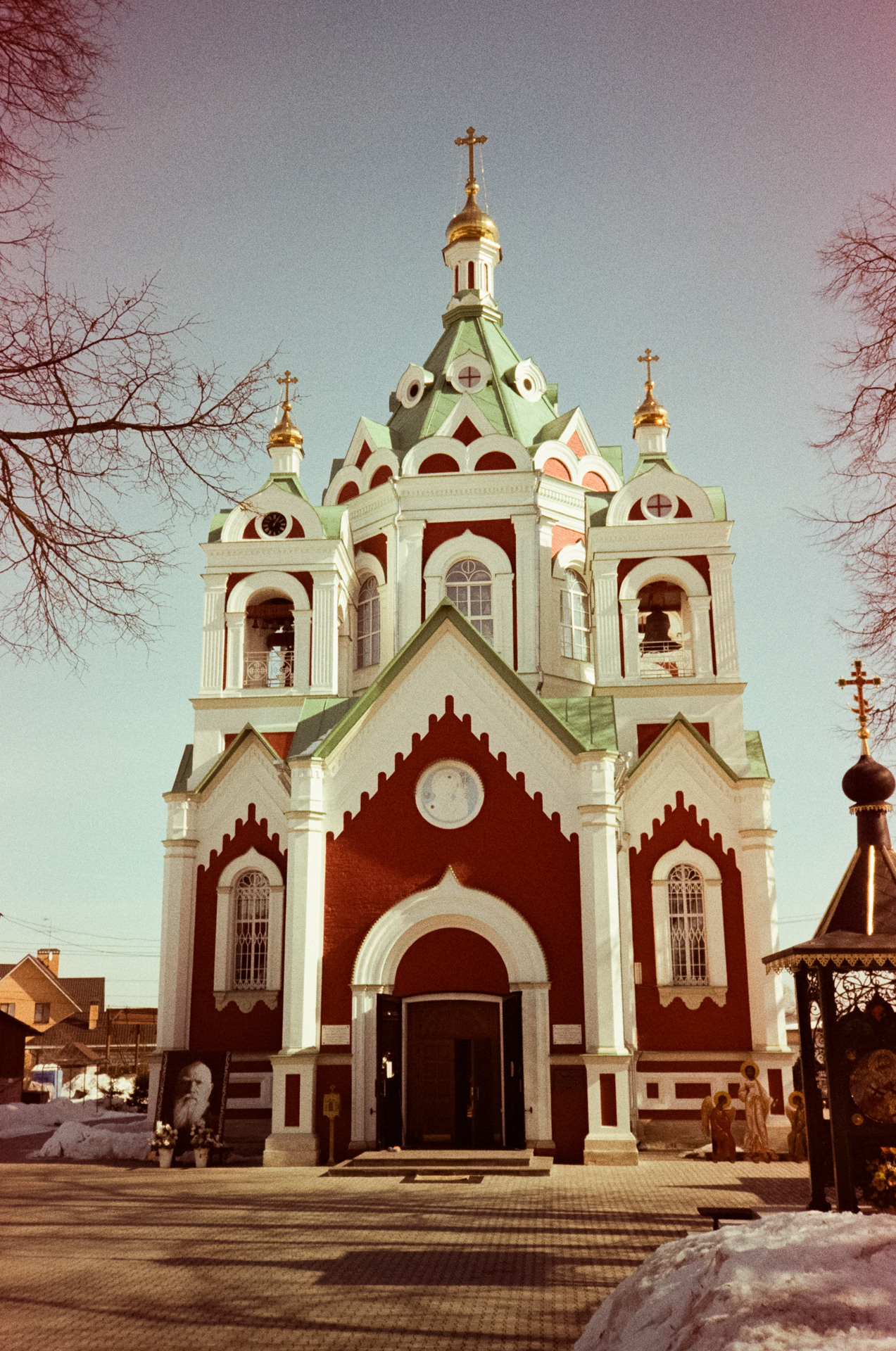 Kodak Gold 200 at ISO 100 / Fuji DL300