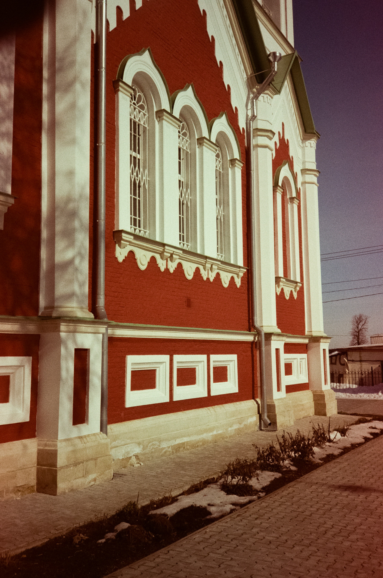 Kodak Gold 200 at ISO 100 / Fuji DL300