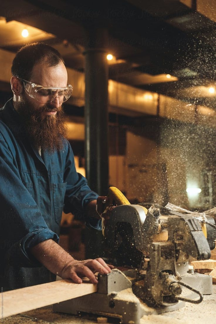 Сотрудники за работой. Главная