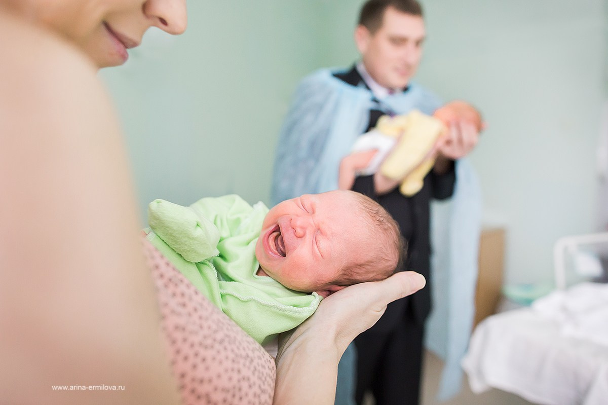 Выписка из роддома. Репортажный, семейный и детский фотограф в Пензе и Заречном Арина Ермилова. Картины барельеф на заказ