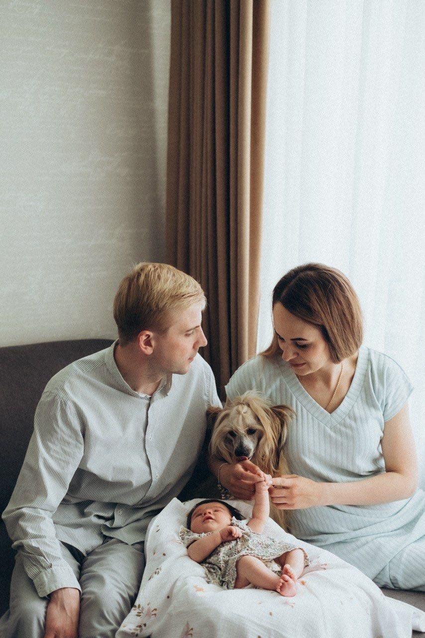 A friendly family. Veles is one and a half years old, and daughter Amelia is one month old.