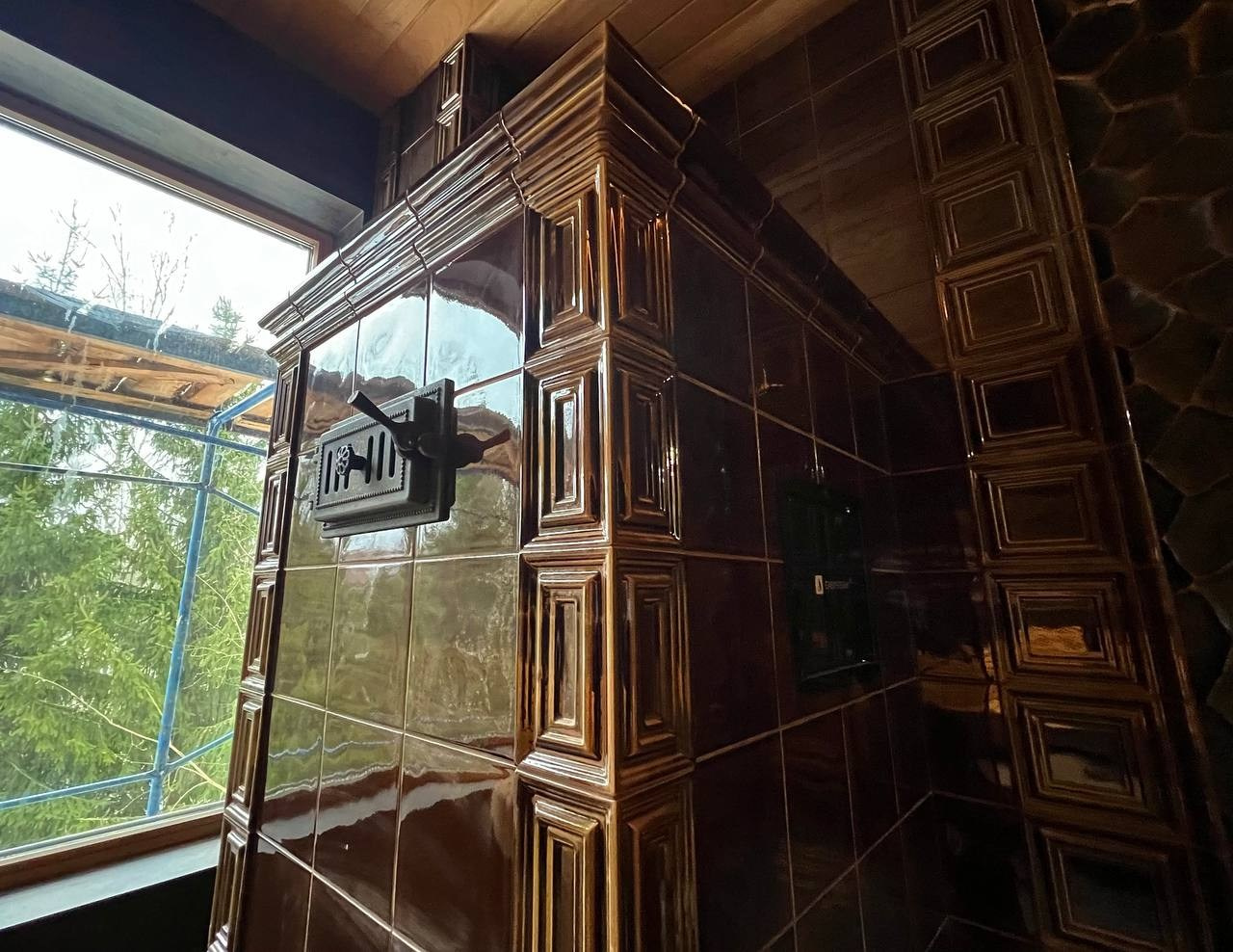 Кодовое название- Чешуя. Баня на берегу Суходольского озера выполнена для MBSaun и получила свое название за уникальные 3D панели. SaunaTopMasters