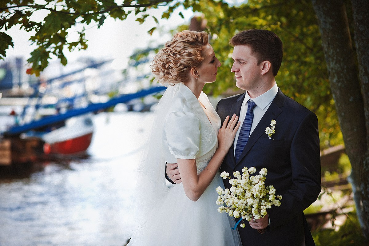 Свадебная прогулка Алекса и Даши. Фотограф крещение венчание в Петербурге! Помогает подобрать храм и посоветовал душевного батюшку в СПб