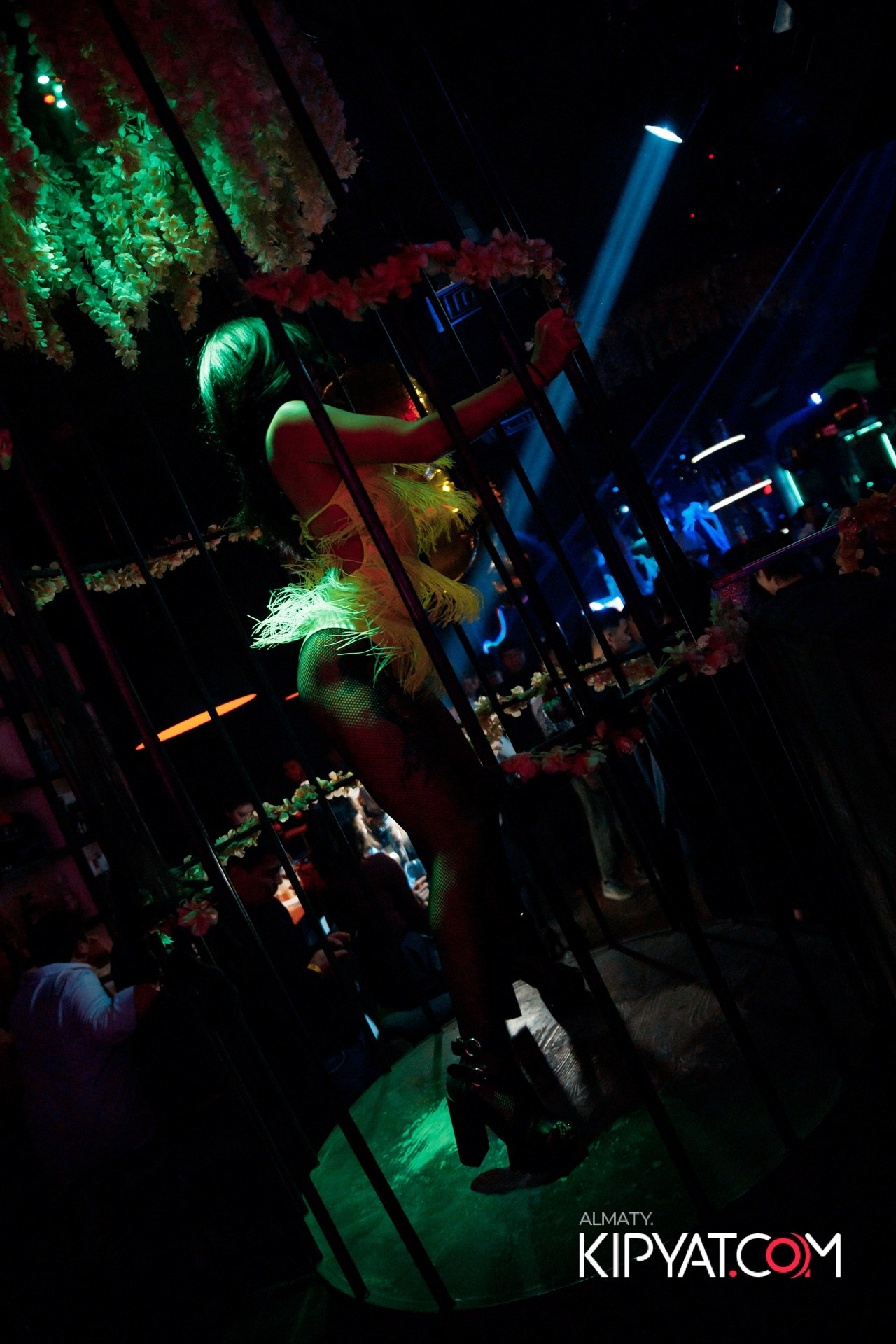 UYAT EMES BAR. КИПЯТКОМ АЛМАТЫ!