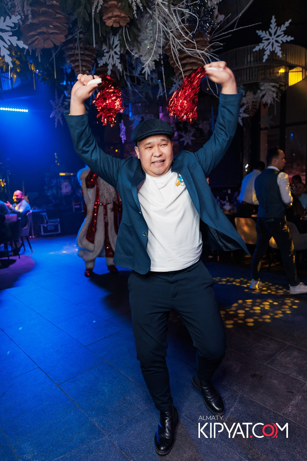 FRIENDS BAR & TERRACE. КИПЯТКОМ АЛМАТЫ!