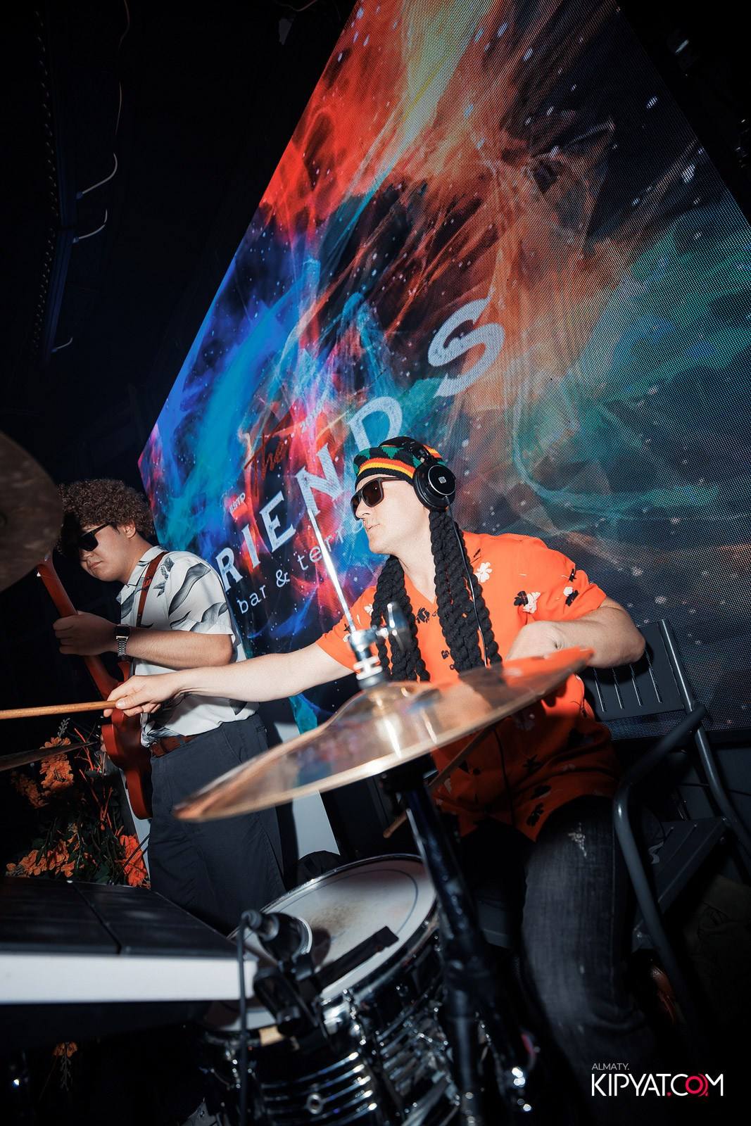 FRIENDS BAR & TERRACE. КИПЯТКОМ АЛМАТЫ!