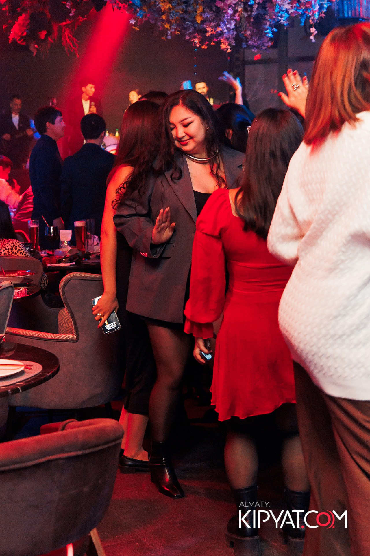 FRIENDS BAR & TERRACE. КИПЯТКОМ АЛМАТЫ!