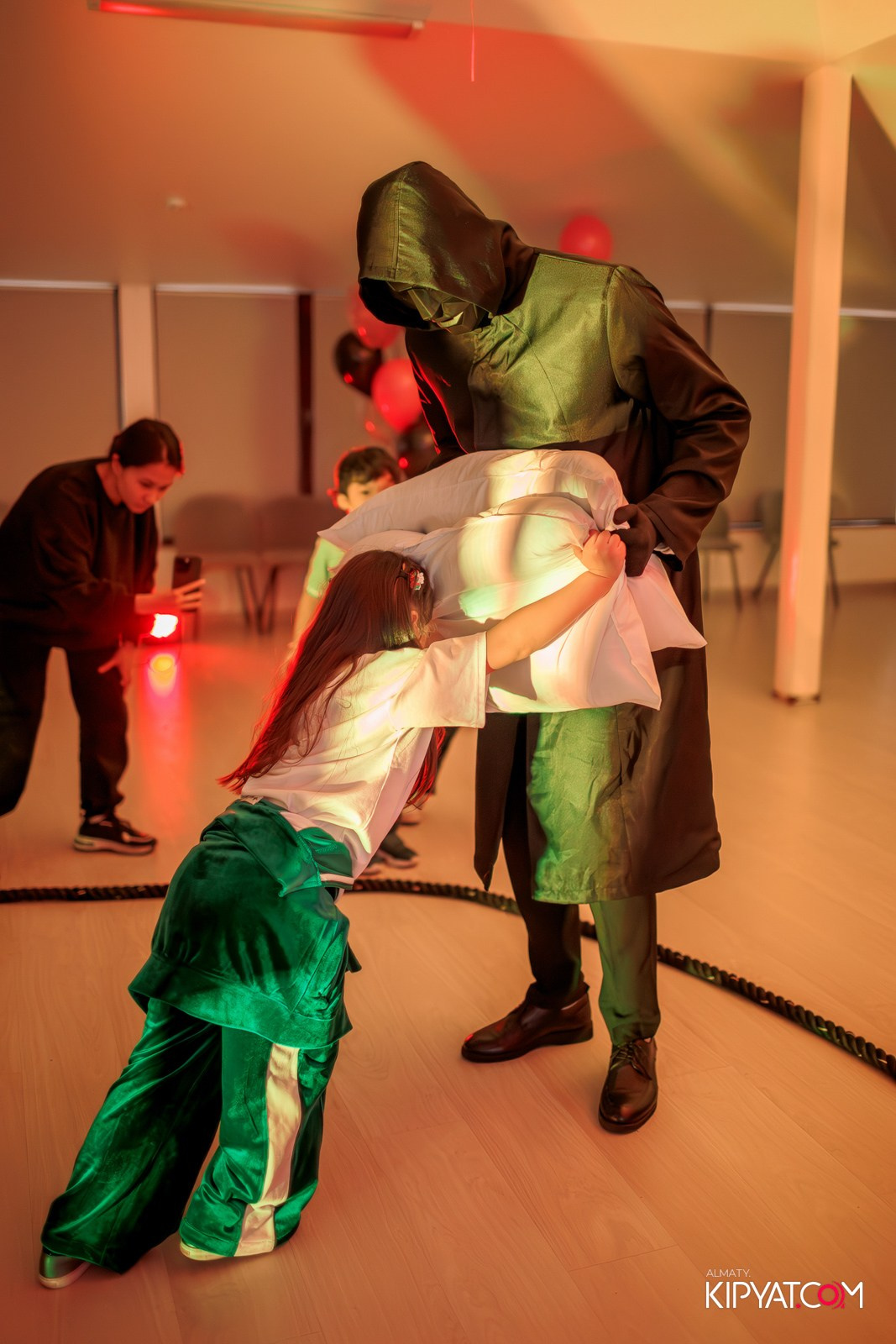 КВЕСТ-ШОУ ALAROVICH ИГРА В КАЛЬМАРА. КИПЯТКОМ АЛМАТЫ!