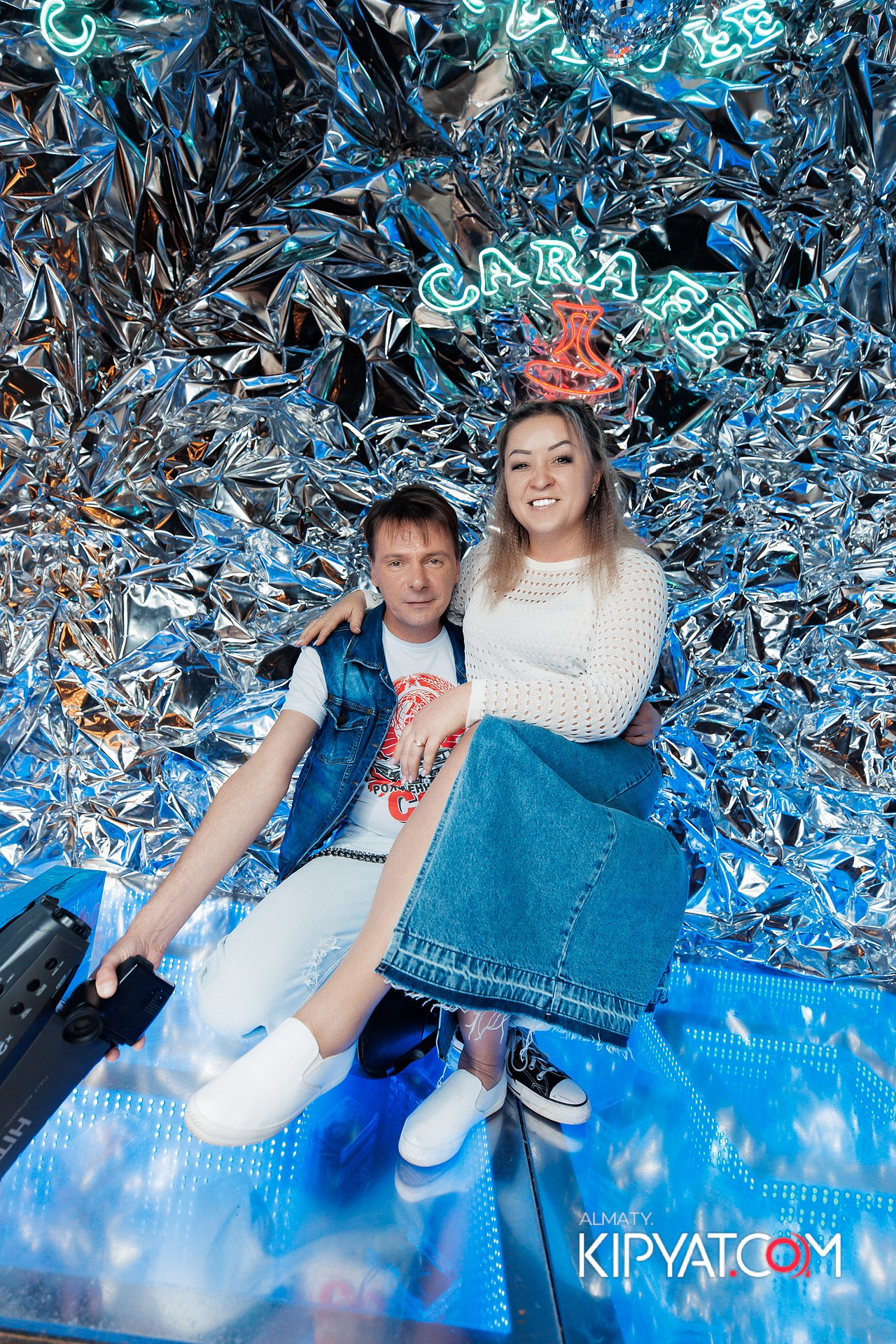 ВЕЧЕРИНКА 90Х КАФЕ CARAFE. КИПЯТКОМ АЛМАТЫ! Фотосъемка мероприятий в Алматы