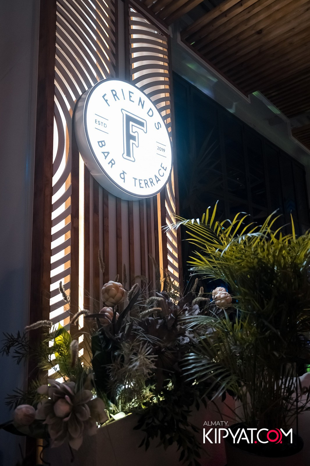 FRIENDS BAR & TERRACE. КИПЯТКОМ АЛМАТЫ!