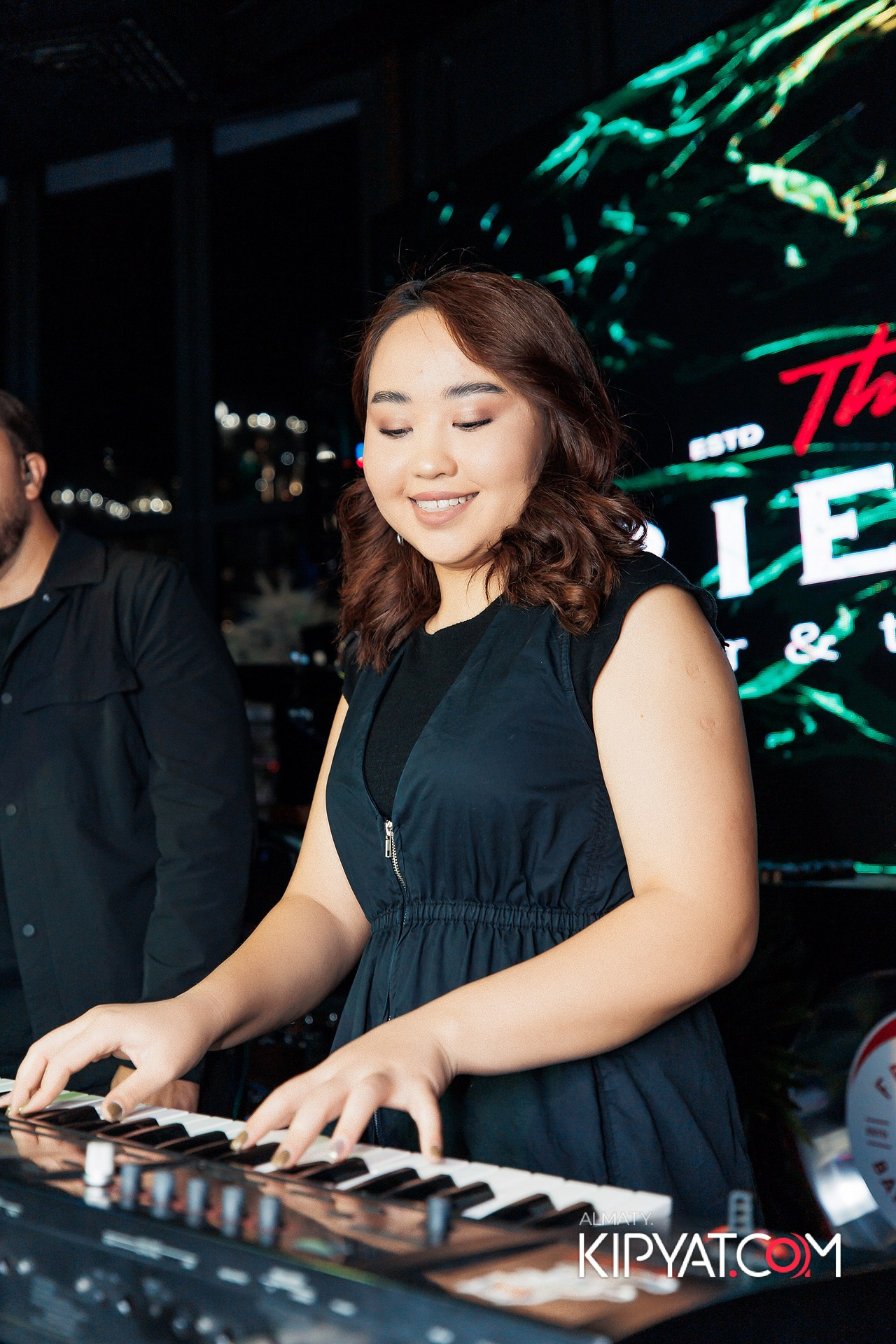 Friends bar & terrace. КИПЯТКОМ АЛМАТЫ! Фотосъемка мероприятий в Алматы