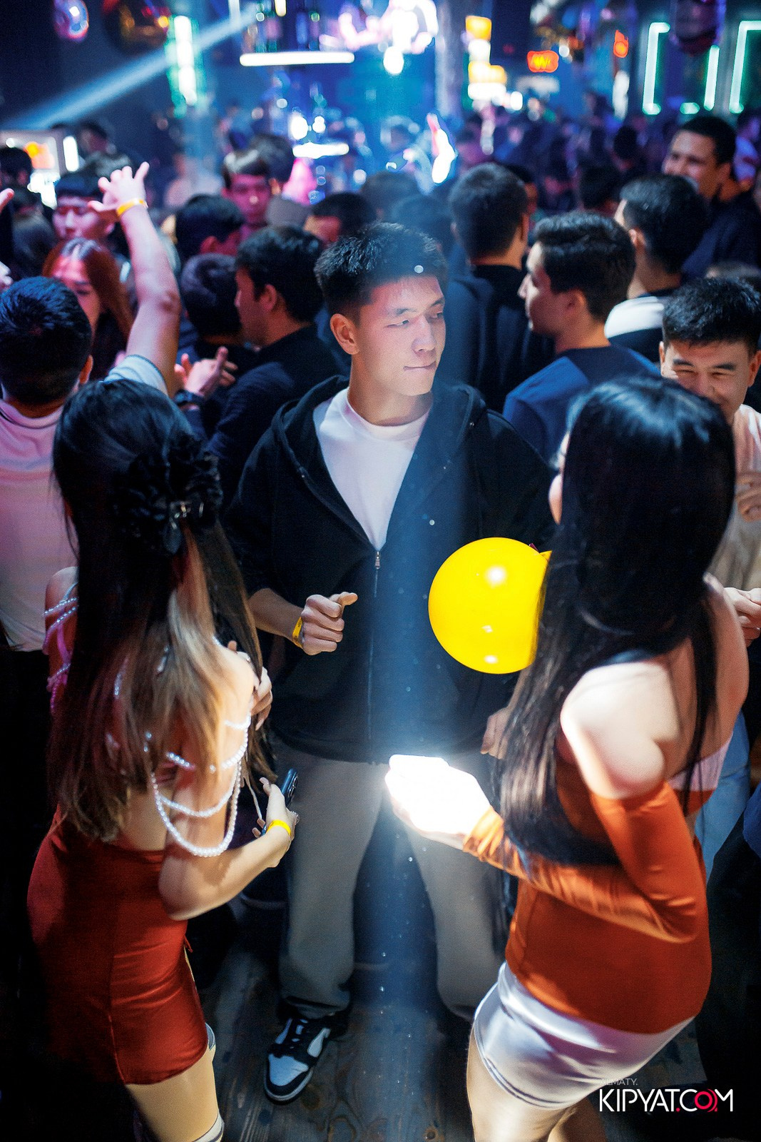 UYAT EMES BAR. КИПЯТКОМ АЛМАТЫ!