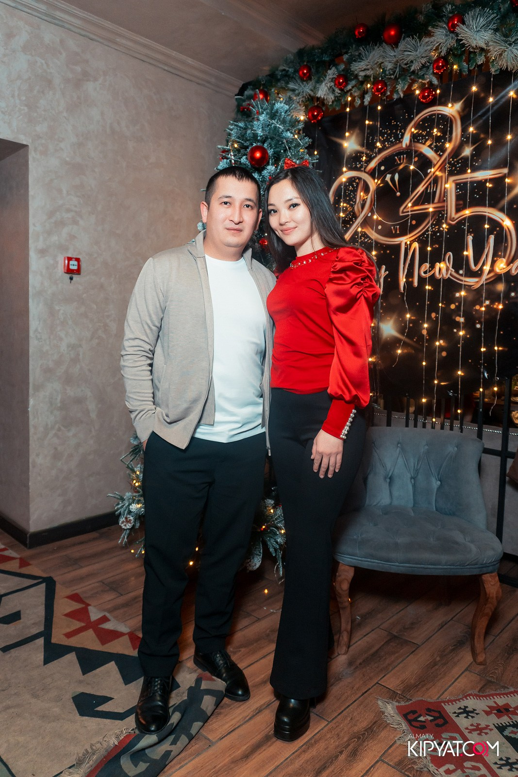 КАФЕ ЖАСМИН НА МОМЫШУЛЫ. КИПЯТКОМ АЛМАТЫ!