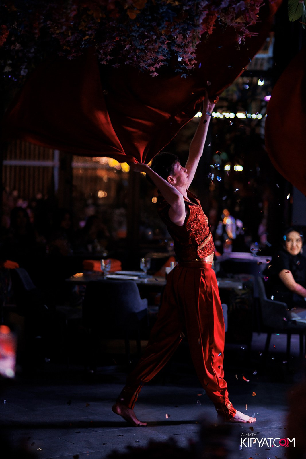 FRIENDS BAR & TERRACE. КИПЯТКОМ АЛМАТЫ!