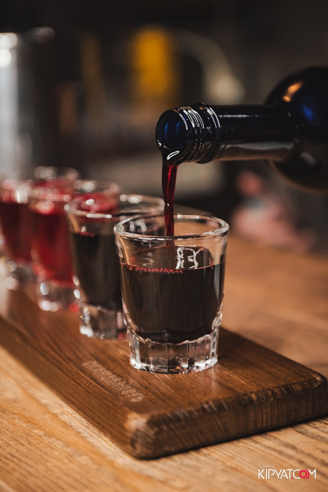 РЕСТО-БАР СКАНДАЛИСТЪ. КИПЯТКОМ АЛМАТЫ!