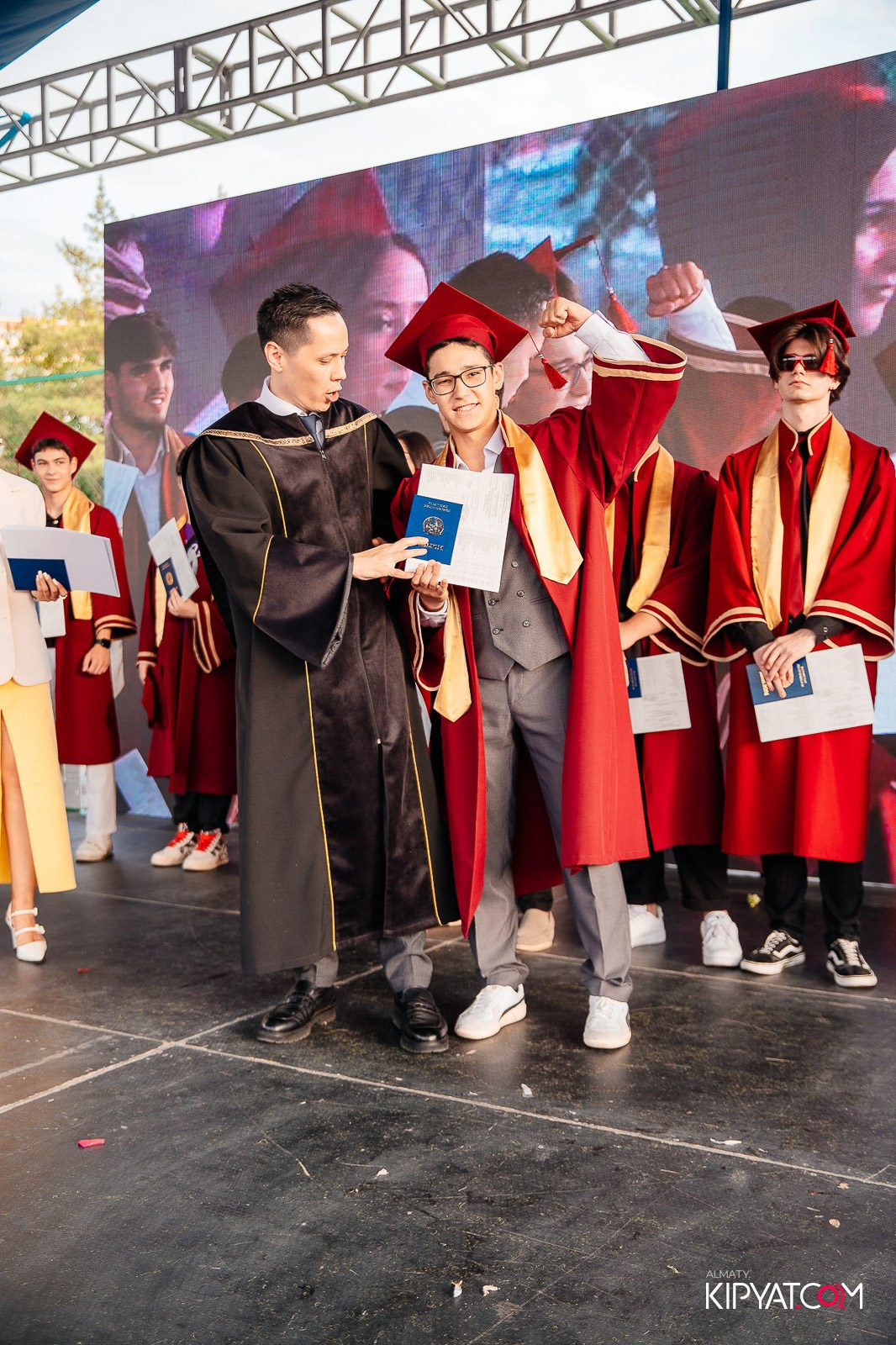 ВРУЧЕНИЕ ДИПЛОМОВ — НАРХОЗ КОЛЛЕДЖ. Part 4. КИПЯТКОМ АЛМАТЫ!