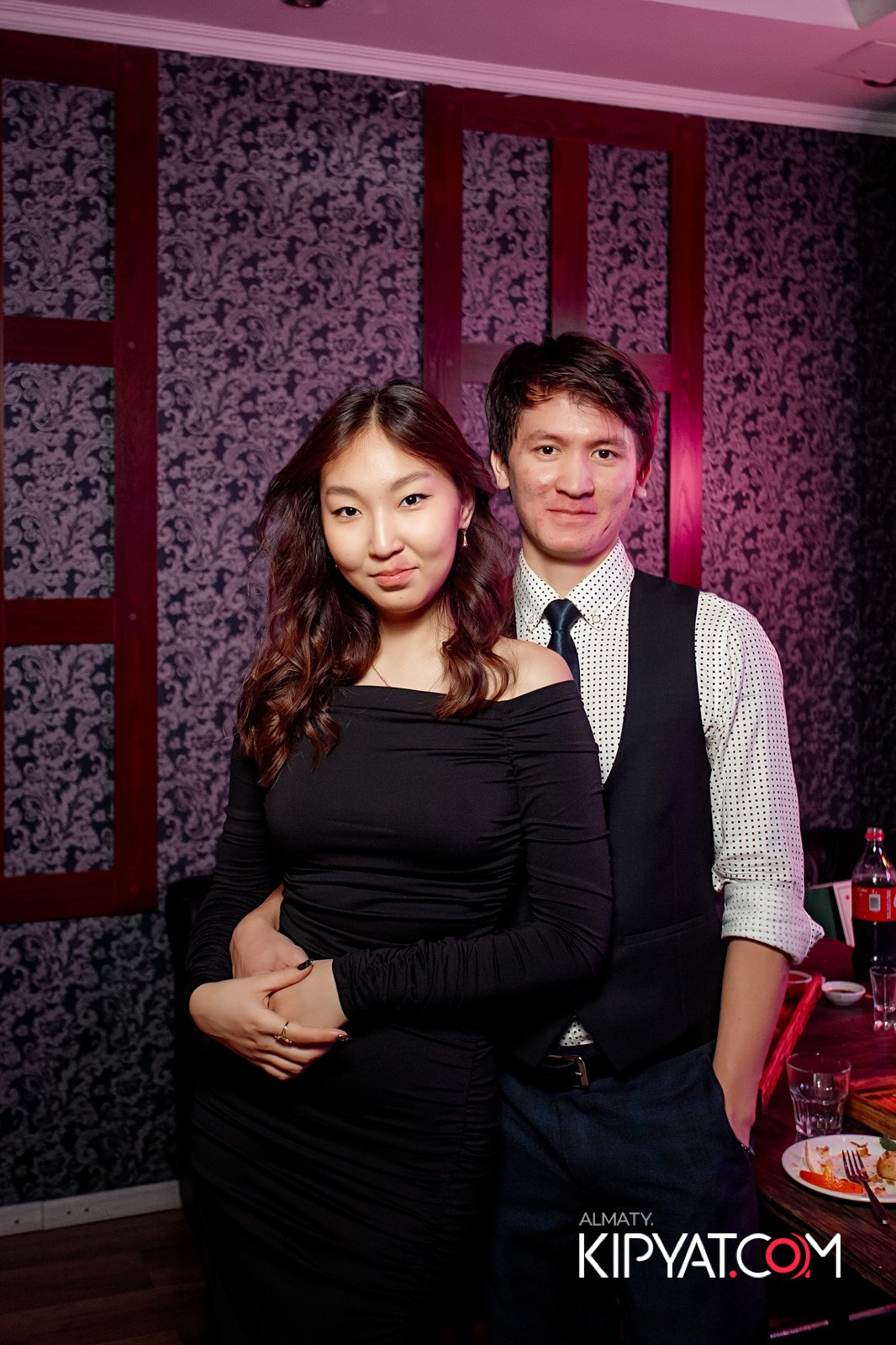 КАРАОКЕ-БАР РОЯЛЬ НА НУРМАКОВА. КИПЯТКОМ АЛМАТЫ!