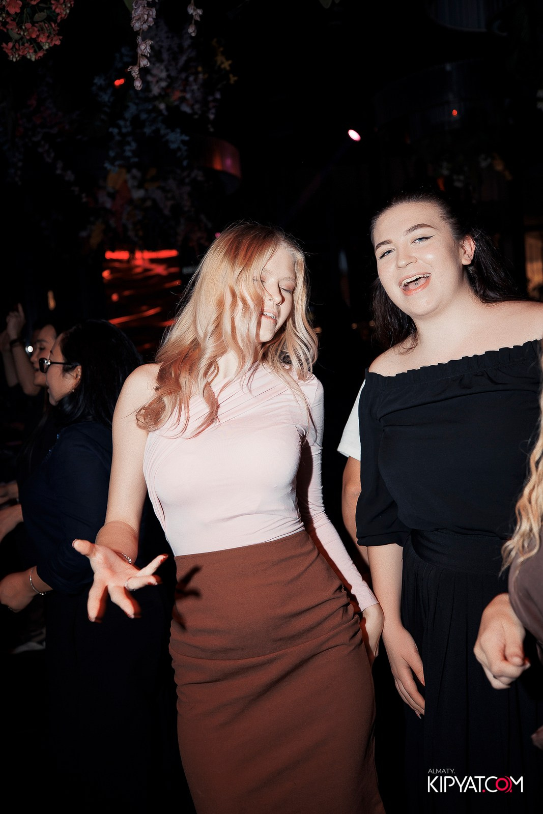 FRIENDS BAR & TERRACE. КИПЯТКОМ АЛМАТЫ!