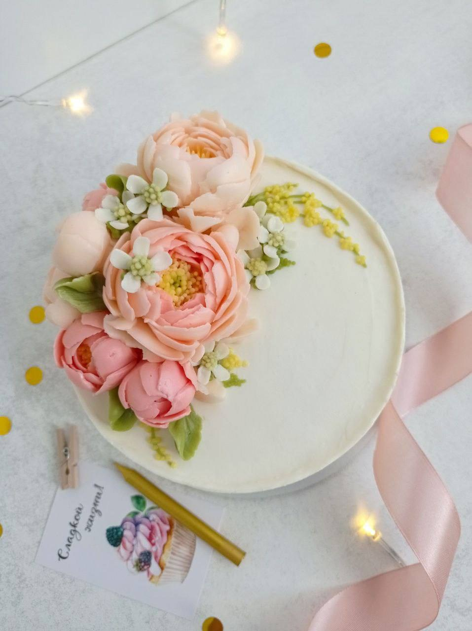 Работы учениц. Аникина Юлия / Кремовая флористика в корейской технике