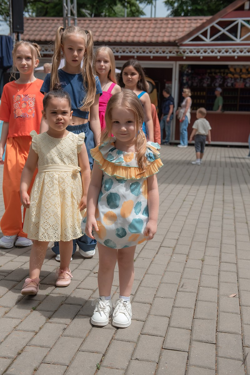 Парк Ривьера дефиле HAPPYkids. Семейный и коммерческий фотограф в Сочи Александр Бодунов