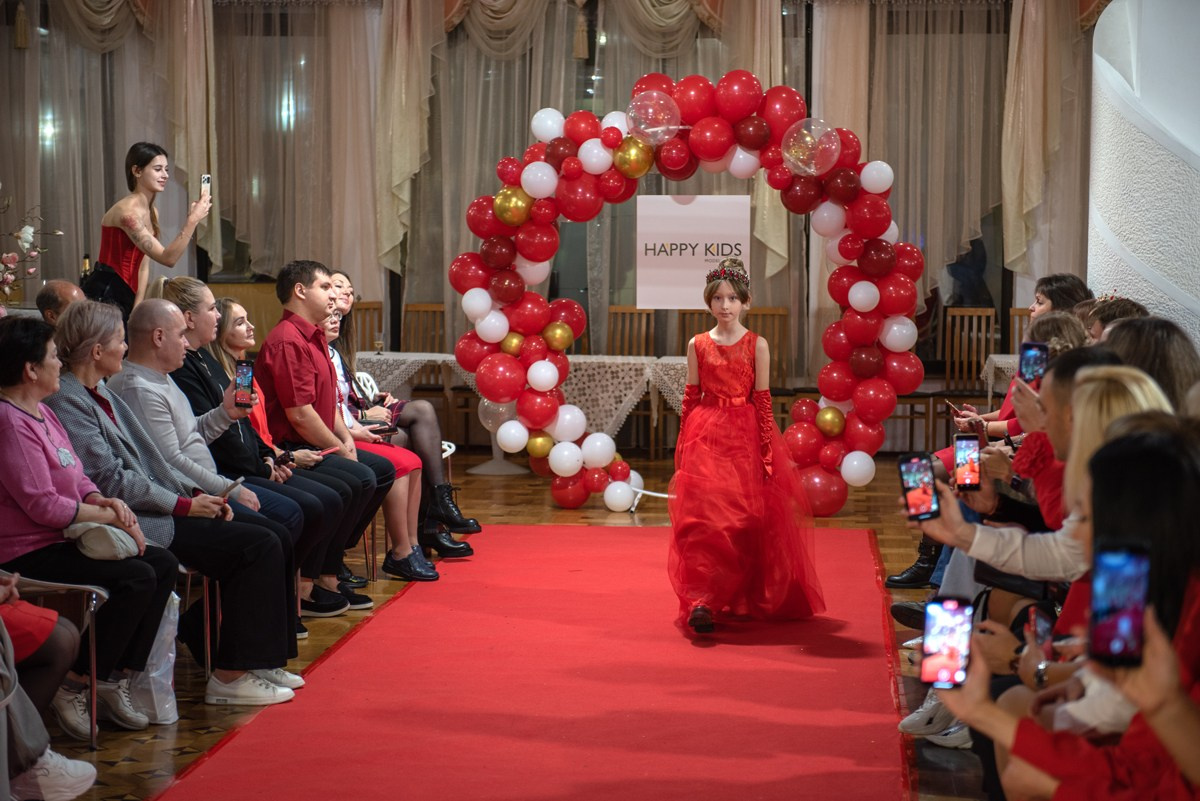 Выпускной в детской школе моделей HAPPYkids 2024. Семейный и коммерческий фотограф в Сочи Александр Бодунов