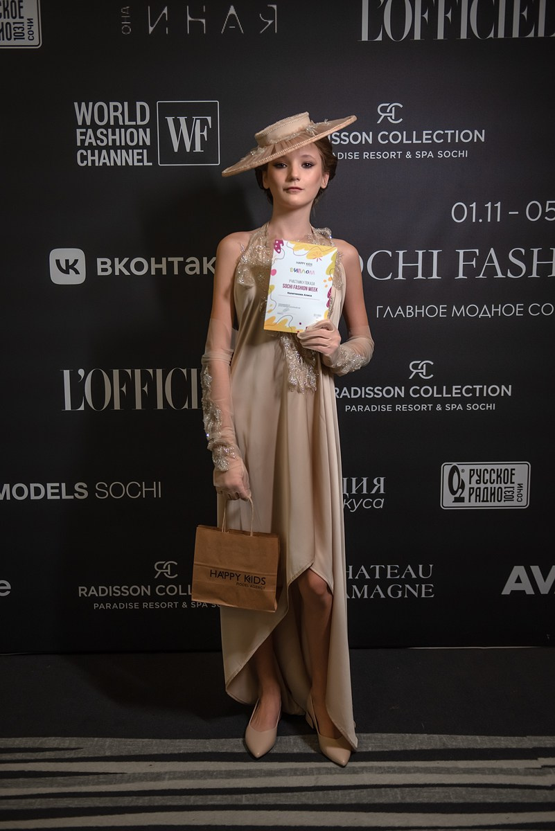 SochiFashionWeek2024 дизайнер Анохина Светлана. Семейный и коммерческий фотограф в Сочи Александр Бодунов