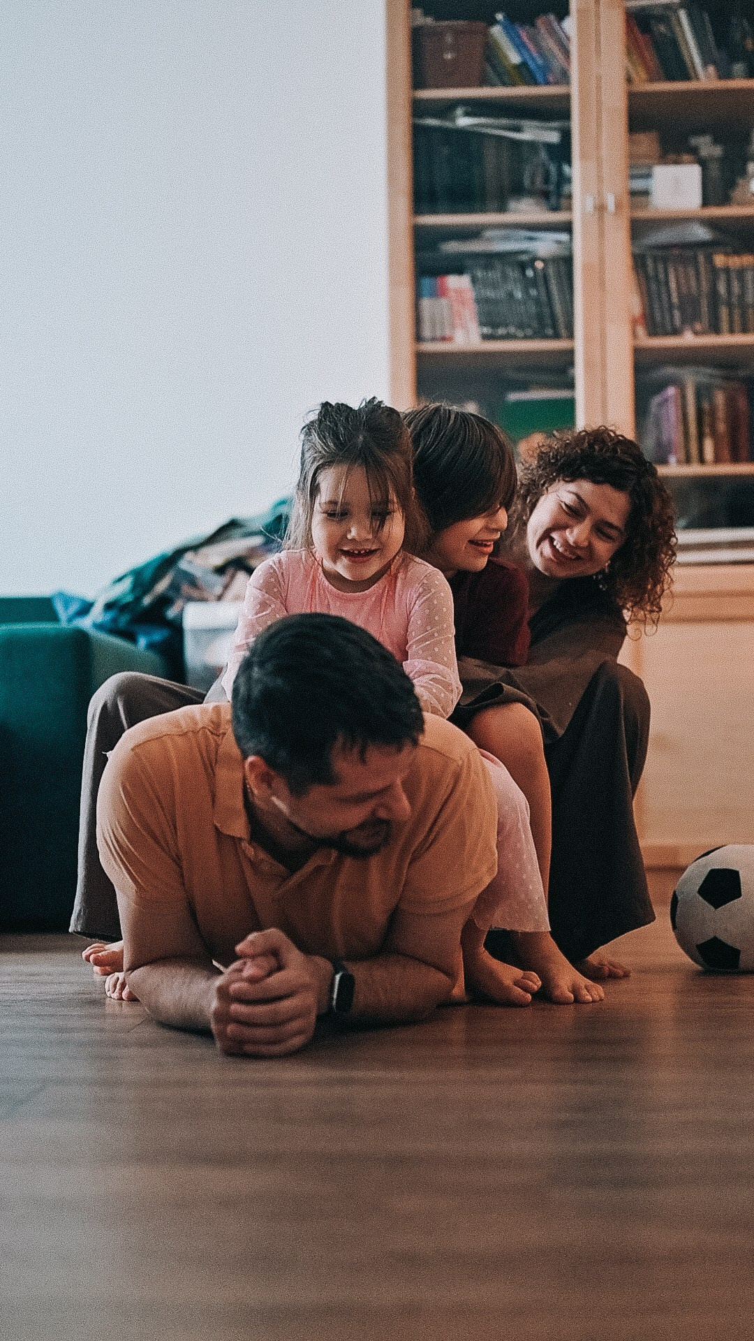 Семейное утро. Ксения, Михаил, Элиза, Даниэль. Семейный фотограф в Москве Дарья Пузикова