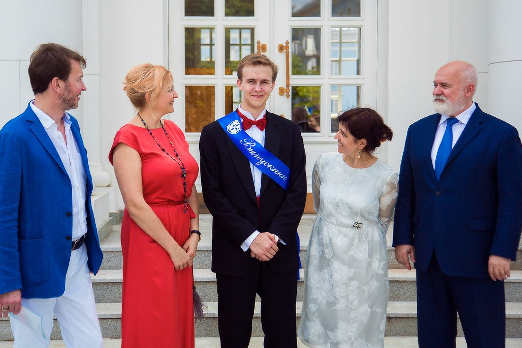 Выпускной в гимназии «Василиада». Репортажный фотограф Борис Геер