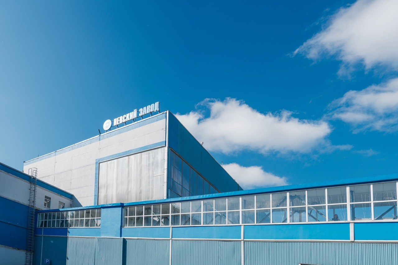 Снимаю для производственных компаний и&nbsp;промышленных предприятий. Выполняю промышленную фотосъёмку, съёмку заводов, фабрик, цехов, производственных площадок и&nbsp;технологических линий. Работаю с&nbsp;действующими производствами любого масштаба&nbsp;— от&nbsp;малого бизнеса и&nbsp;ИП&nbsp;до&nbsp;крупных предприятий федерального уровня. Выполняю фотосъемку процессов, оборудования, персонала и&nbsp;готовую продукцию в&nbsp;рабочей среде.