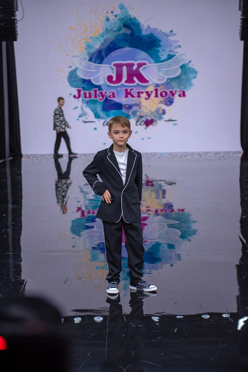 SochiFashionWeek2024 дизайнер Юлия Крылова. Семейный и коммерческий фотограф в Сочи Александр Бодунов