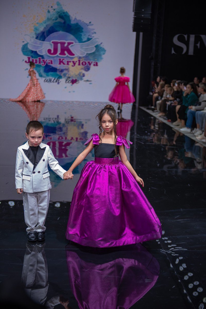 SochiFashionWeek2024 дизайнер Юлия Крылова. Семейный и коммерческий фотограф в Сочи Александр Бодунов