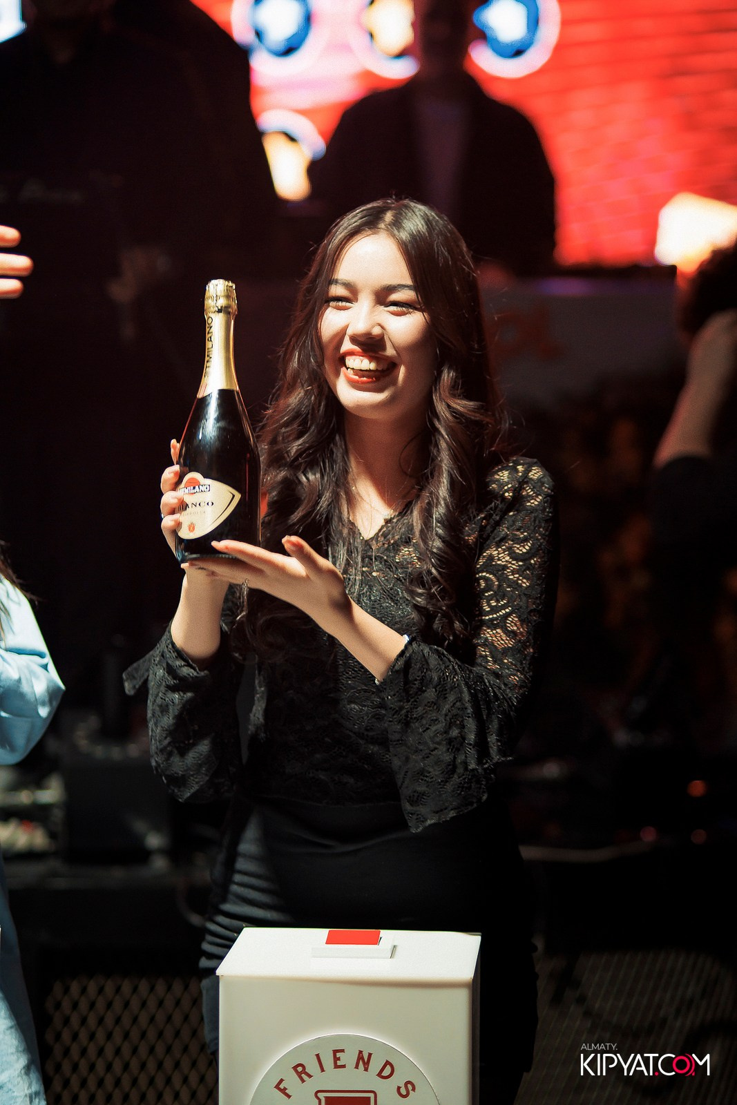 FRIENDS BAR & TERRACE. КИПЯТКОМ АЛМАТЫ!