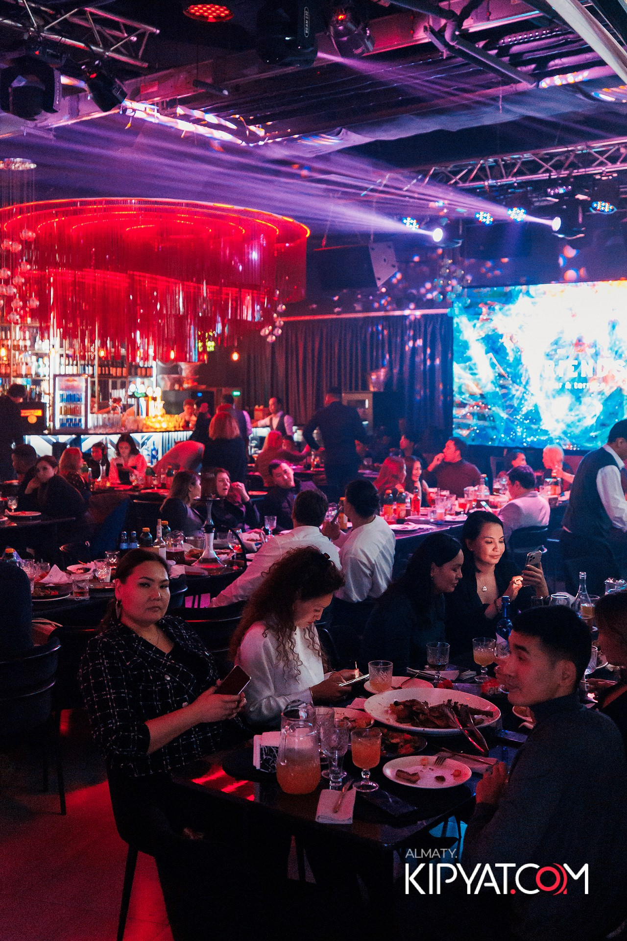 FRIENDS BAR & TERRACE. КИПЯТКОМ АЛМАТЫ!