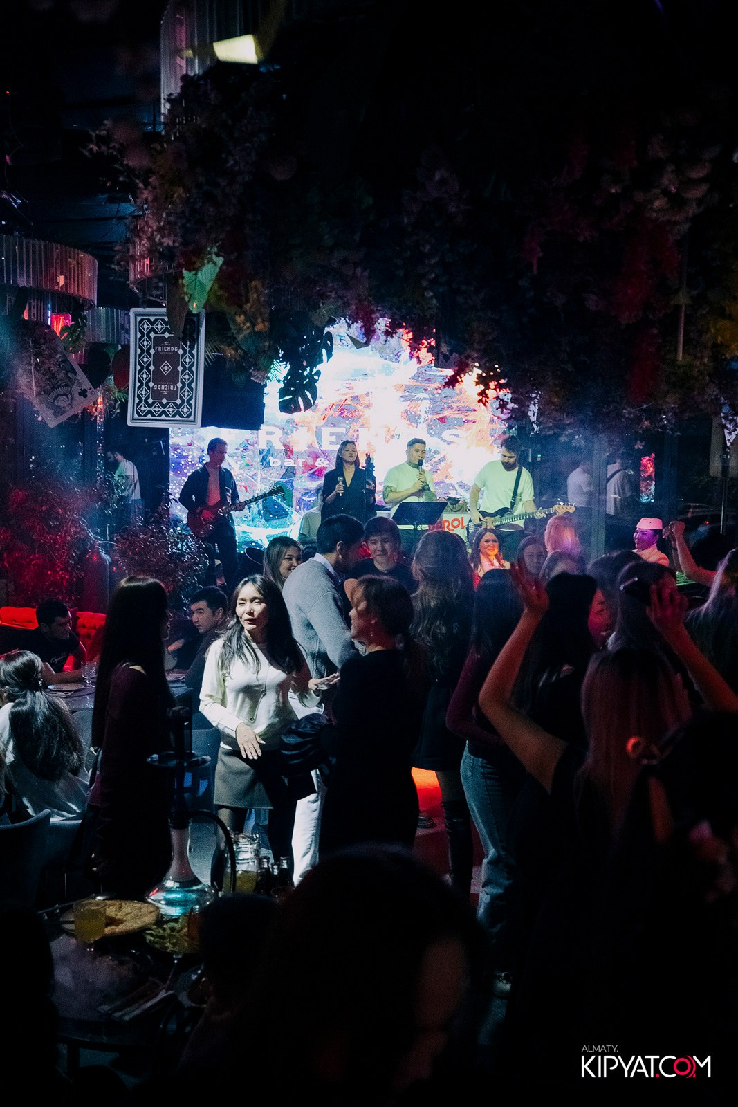 FRIENDS BAR & TERRACE. КИПЯТКОМ АЛМАТЫ!