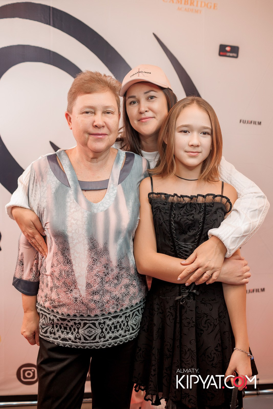 ПРЕЗЕНТАЦИЯ 8 ГРУППЫ КИНОПРОЕКТА «STARBALALAR». КИПЯТКОМ АЛМАТЫ!