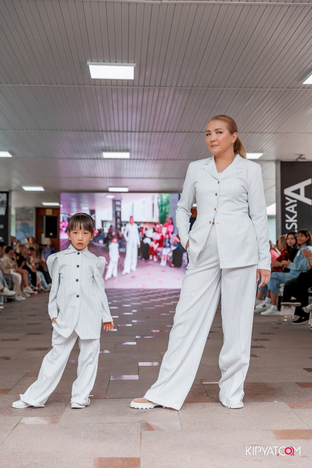 JUNIOR FASHION SHOW. КИПЯТКОМ АЛМАТЫ!