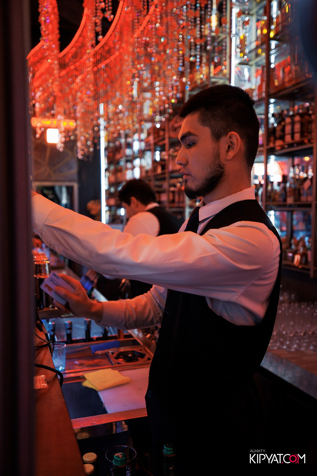 FRIENDS BAR & TERRACE. КИПЯТКОМ АЛМАТЫ!