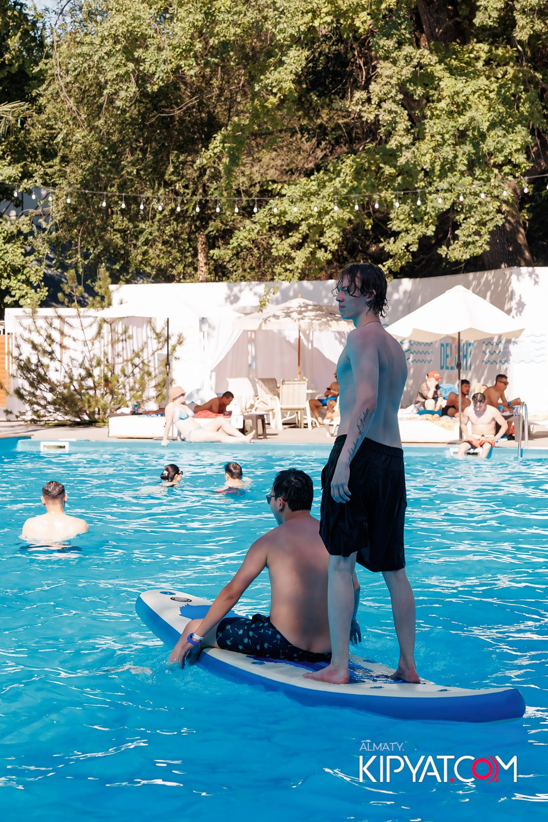 ПЕННАЯ ВЕЧЕРИНКА/ДЫМОВОЕ ШОУ/БАССЕЙН DELIGHT POOL. КИПЯТКОМ АЛМАТЫ!