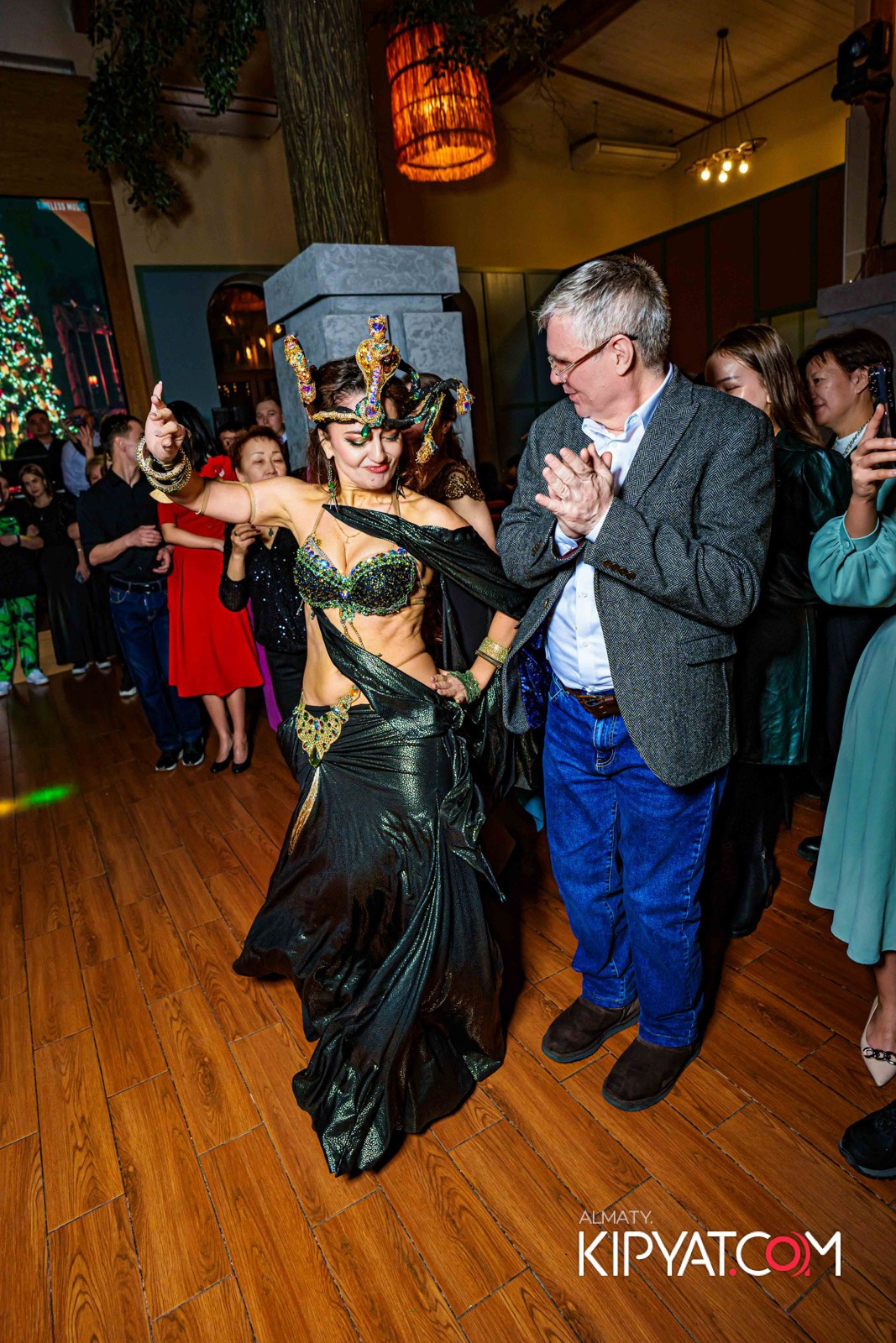 ГРУЗИНСКИЙ ДВОР НА КАБАНБАЙ БАТЫРА. КИПЯТКОМ АЛМАТЫ!