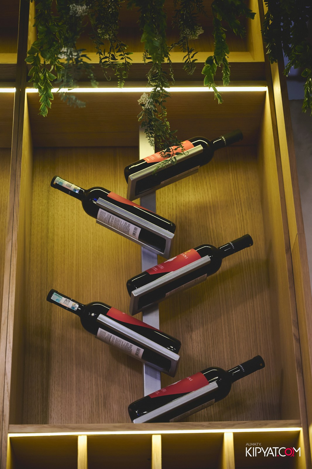 ГРУЗИНСКИЙ ДВОР НА КАБАНБАЙ БАТЫРА. КИПЯТКОМ АЛМАТЫ!