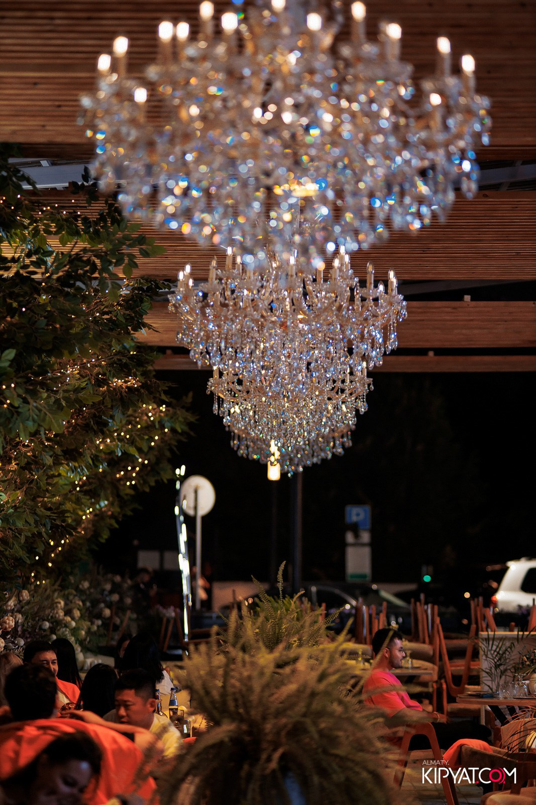 FRIENDS BAR & TERRACE. КИПЯТКОМ АЛМАТЫ!